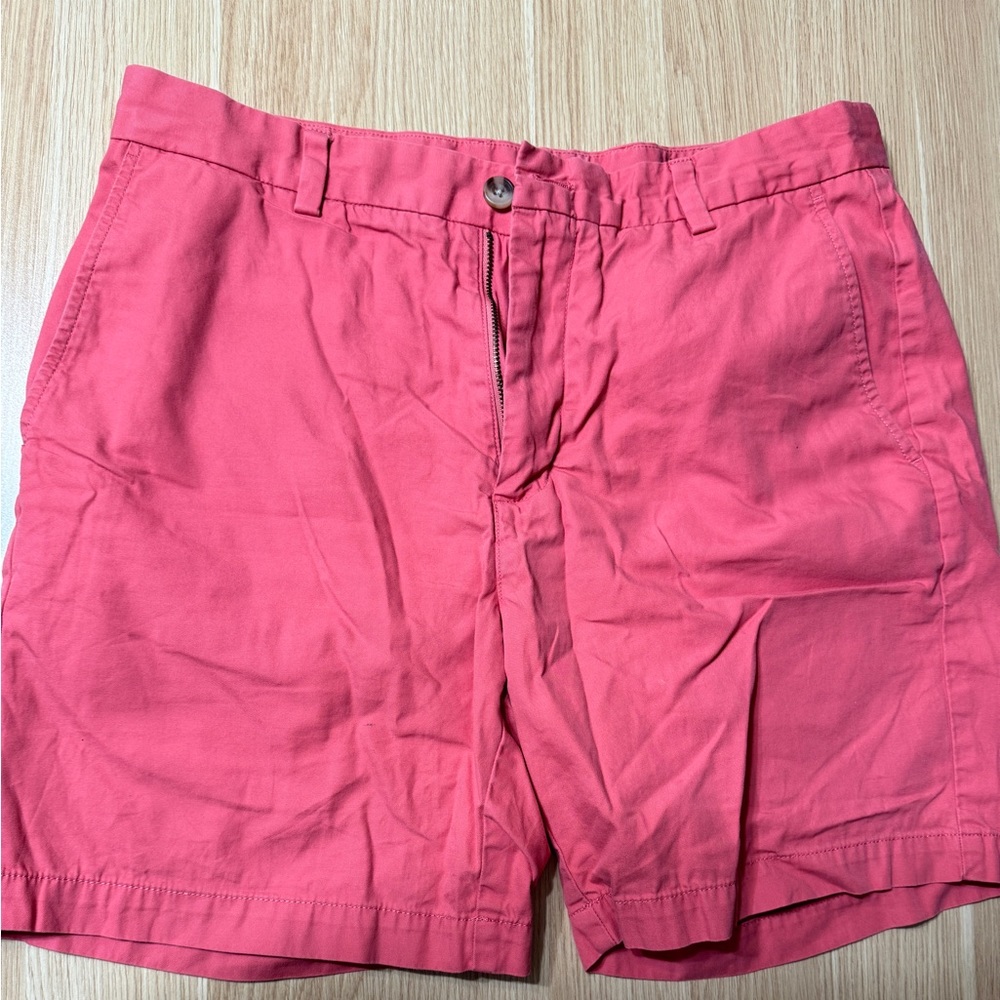 Vineyard vines, red club shorts, size 33